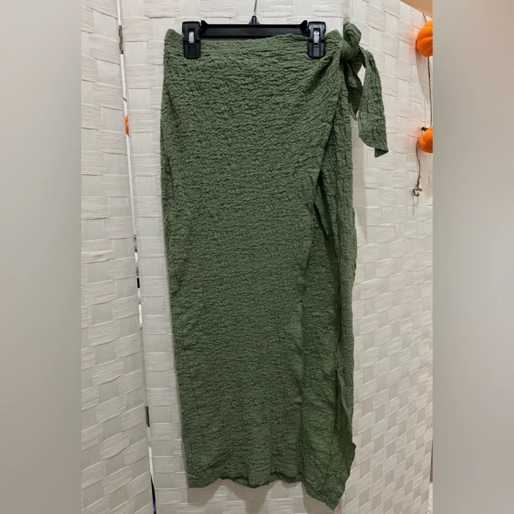 Green Two Piece Wrap Skirt Set High Slit Textured Crop Top Outfit Size S